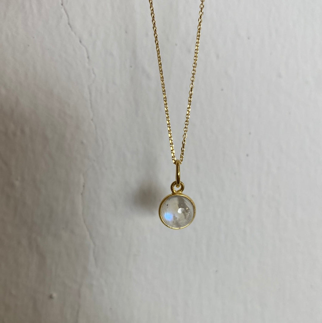 Small stone pendant