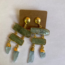 Load image into Gallery viewer, Rain earring / green kyanite with aquamarine
