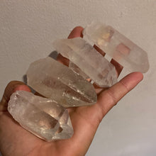Load image into Gallery viewer, Clear Quartz points
